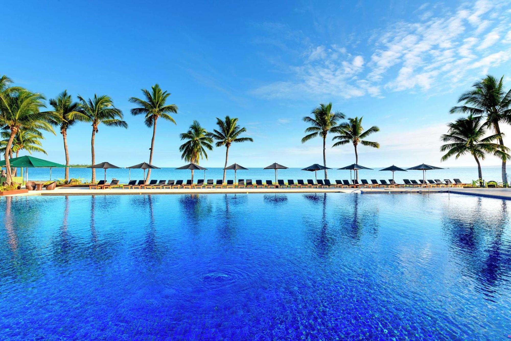 Hilton Fiji Beach Resort And Spa Denarau Island Exteriér fotografie The pool at the Sheraton Nha Trang Hotel & Spa Resort
